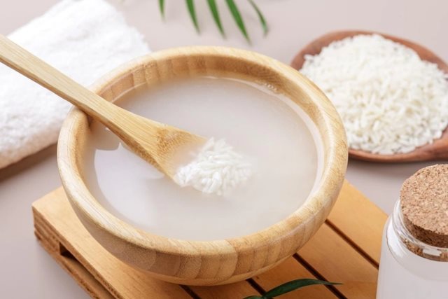 Khi nấu cơm, đừng bỏ thứ này đi vì vừa giúp làm đẹp da lại làm đẹp tóc